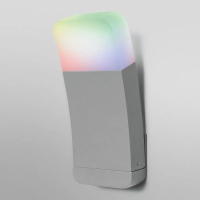 Abbildung von LEDVANCE Smarte LED Aussenleuchte für die Wand mit WIFI Technologie, Leuchte Außen, RGB Farben änderbar, silberf. Aluminium, Kompatibel Google und Alexa Voice Control, SMART+ CURVE WALL