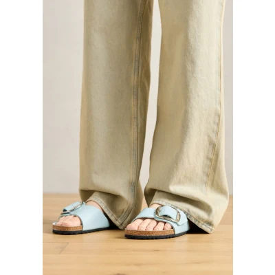 Abbildung von Birkenstock Madrid Pantolette flach, Damen, Größe: 40, Baby blue Schuhe