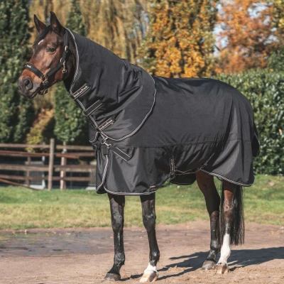 Abbildung von Back on Track Outdoordecke Obsidian 150g mit Abnehmbarem Hals Schwarz 135/183 Agradi.deVerkauft von Agradi