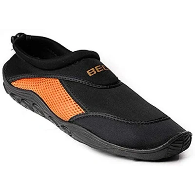 Abbildung von BECO Wasserschuhe Damen &amp; Herren Neopren Badeschuhe mit Netzeinsatz Gummisohle, elastische Surfschuhe ideal für Wassersportaktivitäten in Schwarz/Orange , Größe: 36