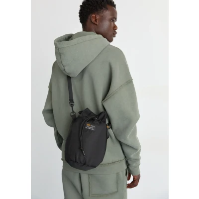 Abbildung von Alpha Industries Carry BAG Unisex Umhängetasche, Größe: One Size, Black