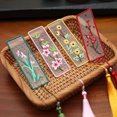 Abbildung von Namvo 4 Stück DIY Kreuzstich Lesezeichen Kit mit 16,5 cm Stickrahmen, Blumen Stickerei Handwerk Quaste Kunst Geschenke