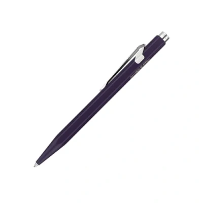 Abbildung von Caran D&#039;Ache 849 Kugelschreiber in der Farbe Dunkelviolett mit Slimpack, Limitierte Edition, NN0849.461, Lila