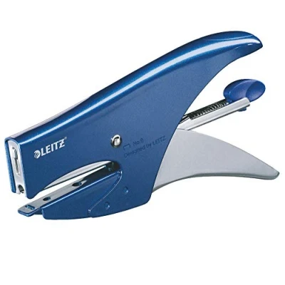 Abbildung von Leitz Heftzange aus Metall, Für 15 Blatt, Inkl. Heftklammern P1 (Nr. 8), Ergonomisches Design, Hinterlademechanik, Blau, 55470033