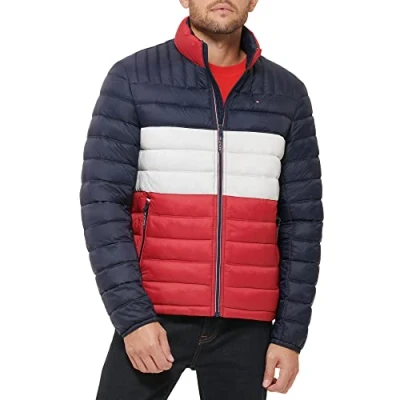 Abbildung von Tommy Hilfiger Herren Ultra Loft verstaubare Pufferjacke Daunenalternative Mantel, Mitternacht/Weiß/Rot mit Aufnäher, X Large Hoch