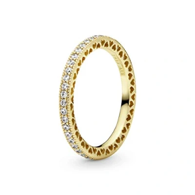 Abbildung von PANDORA Funkeln und Herzen Ring aus 14 Karat vergoldeter Metalllegierung mit Zirkonia kombinierbar Schmuck Signature Kollektion Größe: 58