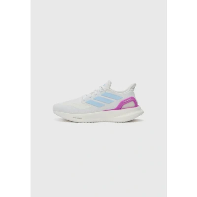 Abbildung von adidas Performance Pureboost 5 Laufschuh Straße, Damen, Größe: 42 2/3, White/glow blue/purple burst Schuhe