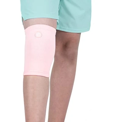 Abbildung von KARM Kniebandage Kinder für Mädchen &amp; Jungen Knie Kompression Bandage Sport Fussball Gymnastik Knieprobleme Kids Compression Knee Sleeve (1 Stück, Hellrosa)