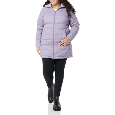 Abbildung von Amazon Essentials Damen Leichter, wasserabweisender Puffermantel mit Kapuze (erhältlich in Übergröße), Traube, S
