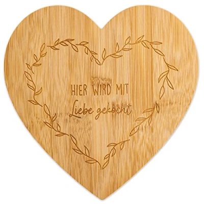 Abbildung von Papierdrachen Holzschneidebrett zum Muttertag in Herzform mit Gravur &quot;hier wird Liebe gekocht&quot; perfekt als Muttertagsgeschenk