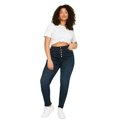 Abbildung von Trendyol Women&#039;s High Waist Plus Size Jeans, Dunkelblau, 42