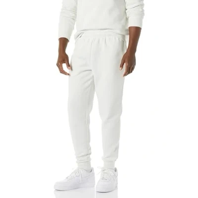 Abbildung von Amazon Essentials Herren Fleecejogginghose, Hellgrau, M