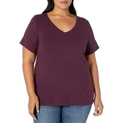 Abbildung von Amazon Essentials Damen Kurzärmeliges T Shirt mit V Ausschnitt (erhältlich in Übergröße), Burgunderrot, 3XL Große Größen