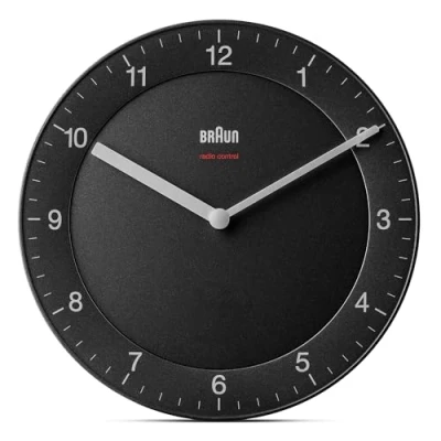 Abbildung von Braun Klassische Funkwanduhr Mitteleuropäische Zeitzone (MEZ/GMT+1) mit ruhigem Uhrwerk, leicht lesbarem Zifferblatt 20 cm Durchmesser in Schwarz, Modell BC06B DCF.