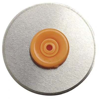 Abbildung von Fiskars Original Ersatzklinge, Ø 28 mm, 2 Stück, Rollklinge für gerade Schnitte, 1003920