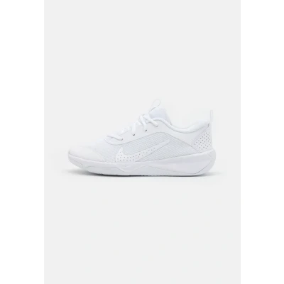 Abbildung von Nike Performance OMNI Multi Court Unisex Trainingsschuh für Kinder, Größe: 39, White/pure platinum Schuhe