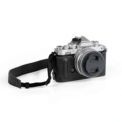 Abbildung von MegaGear MG2016 Ever Ready Genuine Leather Camera Half Case Compatible with Nikon Z fc (Schwarz)