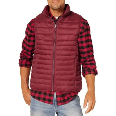 Abbildung von Amazon Essentials Herren Leichte, Wasserbeständige Pufferweste, Verstaubar, Dunkelrot, M