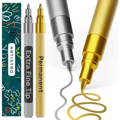 Abbildung von Artistro Metallic Permanentmarker Set mit 2 goldenen und silbernen Farbstiften, ölbasierte Farbmarker extra feiner Spitze 0,7 mm, wasserfester Marker für Stein, Keramik, Glas, Holz, Stoff