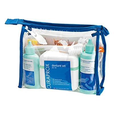 Abbildung von CURAPROX BDC Pflege Set 1 Reinigungsgel daily, Reinigungskonzentrat weekly, Reinigungsbox, Prothesenbürste, Zahnbürste ultra