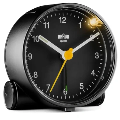Abbildung von Braun Klassischer analoger Wecker Schlummerfunktion und Licht, ruhiges Quarzuhrwerk, Crescendo Alarm in Schwarz, Modell BC01B.