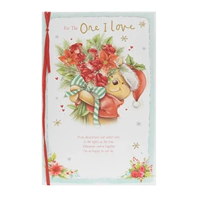 Abbildung von UK Greetings Winnie the Pooh One I Love Weihnachtskarte mit Umschlag, niedliches Design, Bär und Blumenstrauß, mehrfarbig