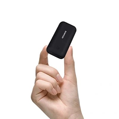 Abbildung von Powerbank 10000mAh Mini Kompakte Externer Akku Power Bank Klein Aber Stark mit Micro + USB C Handy Ladegerät Leicht Compact Batterie