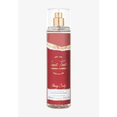 Abbildung von Sabrina Carpenter Fragrances Cherry BABY BODY MIST Körperspray, Größe: 236 ml,