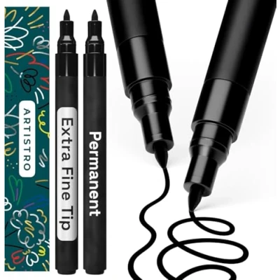 Abbildung von Artistro Schwarzer Permanentmarker Set mit 2 schwarzen Farbstiften, Farbmarker auf Ölbasis, extrafeine Spitze 0,7 mm, wasserfester, schnell trocknender Marker für Stein, Keramik, Glas, Holz, Stoff