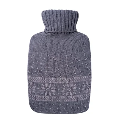 Abbildung von Hugo Frosch Wärmflasche Klassik 1,8 l mit Strickbezug Schneeflocken