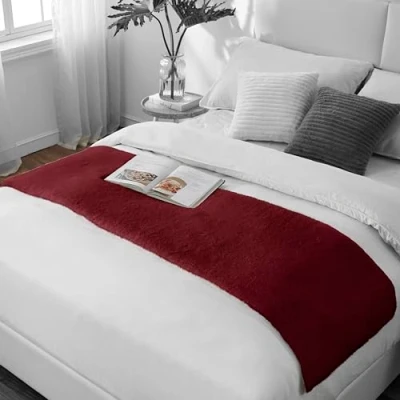 Abbildung von Teppich Wölkchen Fellteppich, Kunstfell Waschbar, Hasenfell Imitat, Kaninchenfell, Kurzfell Tischläufer Fell, Fell Läufer Flur, Bettläufer Rot 50x150cm