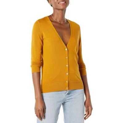 Abbildung von Amazon Essentials Damen Leichter Cardigan mit V Ausschnitt (in Übergröße erhältlich), Senfgelb, S