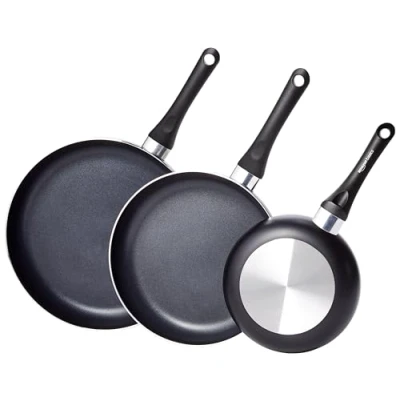 Abbildung von Amazon Basics 3 teiliges Bratpfannen Set mit Antihaftbeschichtung, Größen: 20 cm, 25 cm und 30 Schwarz