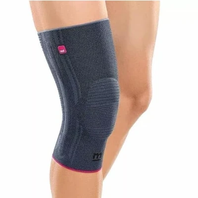 Abbildung von medi Genumedi Kniebandage Extraweit Größe: 4 Mit Haftband Farbe: Silber Zur Stabilisierung des Kniegelenks