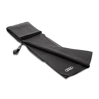 Abbildung von Audi 3292200300 Fleecedecke 2in1 Decke faltbar Kissen, schwarz, mit Ringe Logo