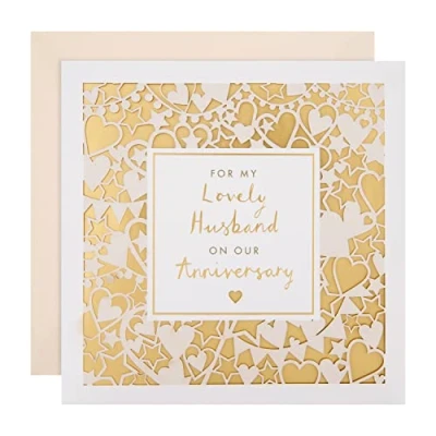 Abbildung von Hallmark Jahrestagskarte für Ehemann aufwendiges lasergeschnittenes Design mit Goldfolien Hintergrund