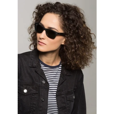 Abbildung von Ray Ban New Wayfarer Matte RB2132 622 55 Sonnenbrille
