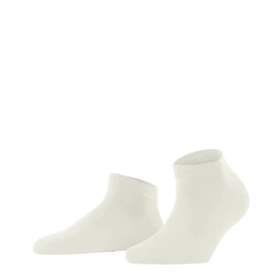 Abbildung von FALKE Damen Fine Softness 50 DEN W SN halb Blickdicht kurz einfarbig 1 Paar Sneakersocken, Weiß (White 2000), 39 42