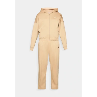 Abbildung von adidas Sportswear Energize SET Trainingsanzug, Damen, Größe: XS, Warm sandstone