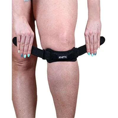 Abbildung von KARM Patella Kniebandage Unterstützung des Knies, beim Sport, bei Meniskusriss und Entzündungen der Sehne. Leichte Alternative zu Knieschienen (Übergröße, EIN Band)