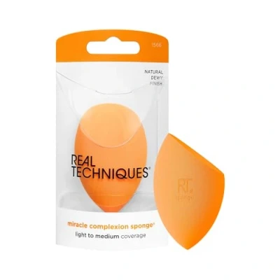 Abbildung von Real Techniques Complexion Sponge Base