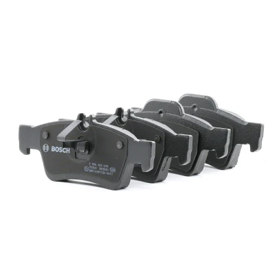 Abbildung von BOSCH 0 986 424 699 Bremsbelagsatz Low Metallic mit Anti Quietsch Blech, Kolbenclip MERCEDES BENZ: SL Convertible, E Class Saloon, S Saloon
