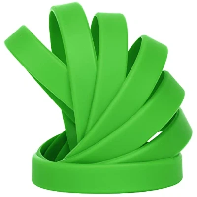 Abbildung von LVNRIDS 50 Stück Silikon Armbänder Gummi Armband freundschaftsarmband Kinder Jugend, 7 inch Länge Großhandel Sport Silikonarmband Bulk Geschenke für Lehrer liefert Party Dekorationen Grün