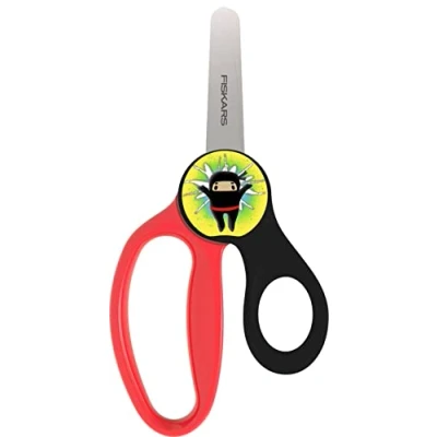 Abbildung von Fiskars Kinderschere mit Ninja Wackelbild, Ab 6 Jahren, Länge: 13 cm, Für Rechts und Linkshänder, Metall Klinge/Kunststoff Griffe, Schwarz/Rot, Magic Morph, 1064075