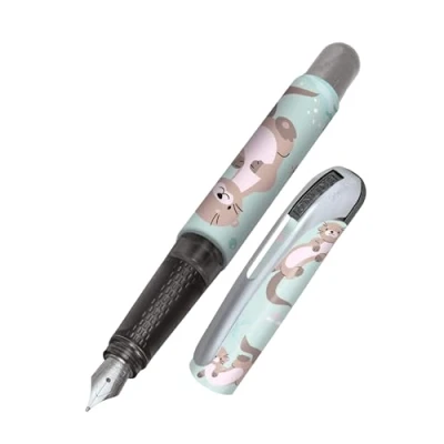 Abbildung von Online Füller College Otter mit M Feder I Grundschule coolem Tier Design &amp; Clip Allergikerfreundlich, leicht ergonomisch Füllhalter inkl. blauer Tintenpatrone Made in Germany