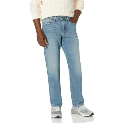 Abbildung von Amazon Essentials Herren Stretchjeans, Gerade Geschnitten, Helle Waschung, 33W / 34L