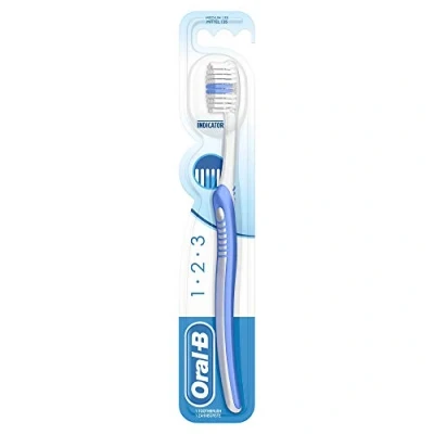Abbildung von Oral B Zahnbürste Indicator 35 mit kurzem Kopf Medium 4 er Packung
