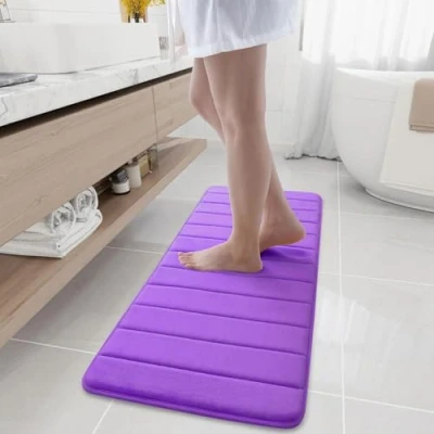 Abbildung von Homaxy Memory Foam Badezimmer Badteppich Saugfähige Rutschfester Badvorleger Waschbar Badematte 43 x 120 cm, Lila