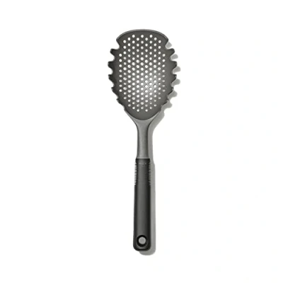 Abbildung von OXO Good Grips Nudelsieb mit Griff, Grey