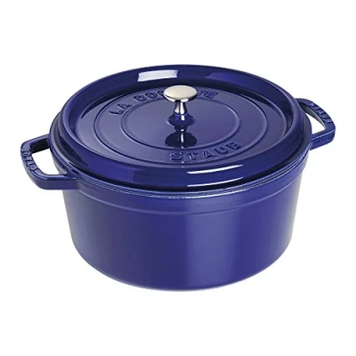 Abbildung von STAUB Gusseisen Bräter/Cocotte, Rund 28 cm, 6,7 L, Aromaregen Funktion, Für alle Herdarten geeignet, Dunkelblau